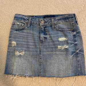 Women’s Aeropostale mini jean skirt in size 00.
